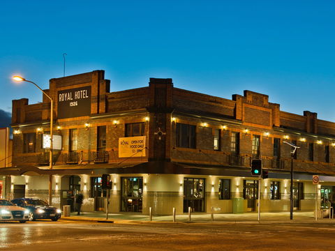 Royal Hotel Queanbeyan - Geraldton Accommodation 0