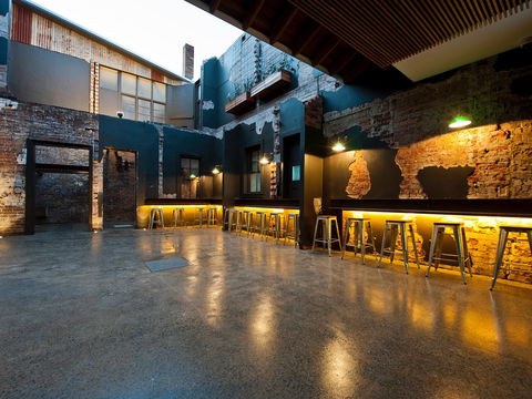 Royal Hotel Queanbeyan - Geraldton Accommodation 1