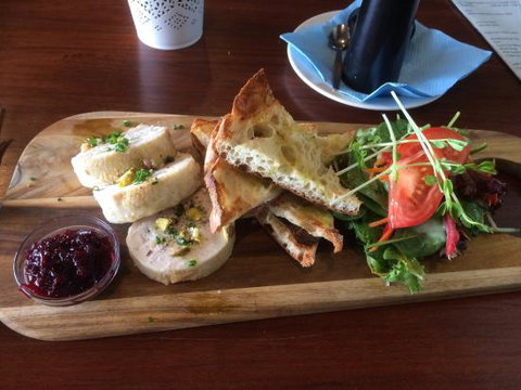 Issi & Co - Geraldton Accommodation 0