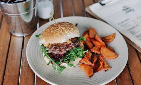 The Hungry Monkey - Geraldton Accommodation 10