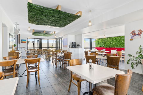 The Stirling Hotel Rockhampton - Geraldton Accommodation 6