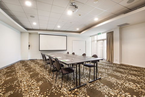 Holiday Inn Melbourne Airport - Geraldton Accommodation 9