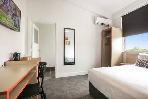 Camp Hill Hotel - Geraldton Accommodation 2