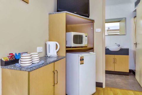 Econo Lodge Karratha - Geraldton Accommodation 9
