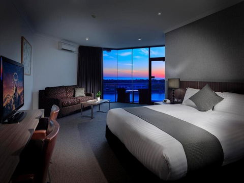 The Lakes Resort Hotel - Geraldton Accommodation 2