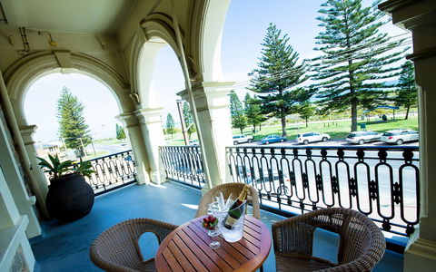 Largs Pier Hotel - Geraldton Accommodation 2