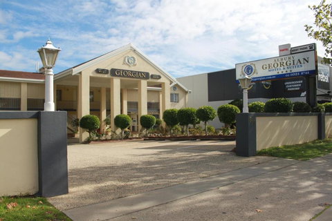 Albury Georgian - Geraldton Accommodation 0