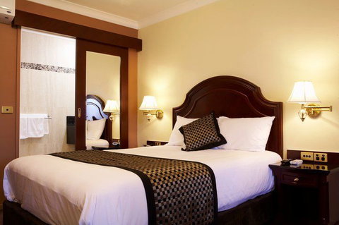 Albury Georgian - Geraldton Accommodation 2