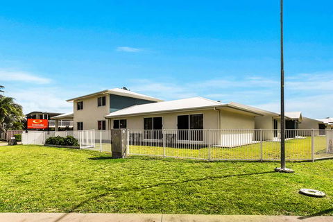 Econo Lodge Beachside - Geraldton Accommodation 0