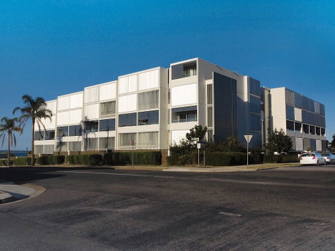 Oaks Lure - Geraldton Accommodation 0