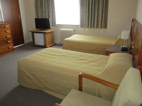 University House - ANU - Geraldton Accommodation 3