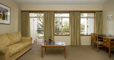 University House - ANU - Geraldton Accommodation 4