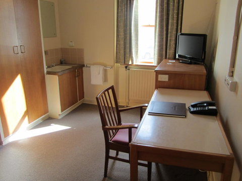 University House - ANU - Geraldton Accommodation 44