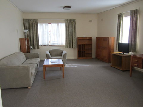 University House - ANU - Geraldton Accommodation 39