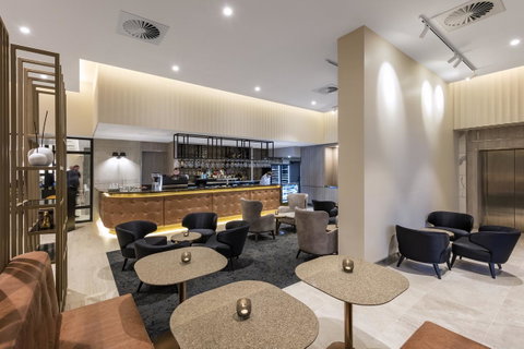 Deco Hotel Canberra - Geraldton Accommodation 3