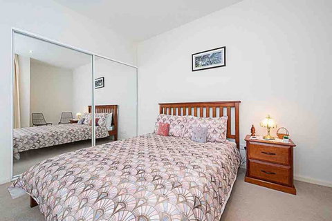 Spacious 1BR Stylish New Acton Apartment +Parking - Geraldton Accommodation 21