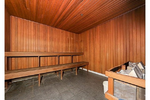 Spacious 1BR Stylish New Acton Apartment +Parking - Geraldton Accommodation 4