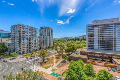 Spacious 1BR Stylish New Acton Apartment +Parking - Geraldton Accommodation 18