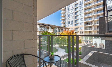 Spacious 1BR Stylish New Acton Apartment +Parking - Geraldton Accommodation 6