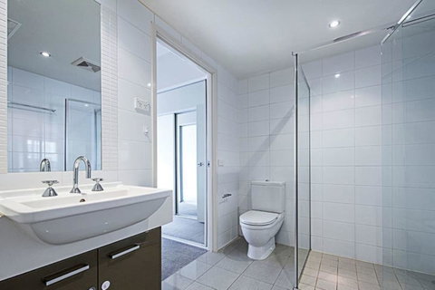Spacious 1BR Stylish New Acton Apartment +Parking - Geraldton Accommodation 9