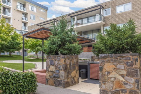 Spacious 1BR Stylish New Acton Apartment +Parking - Geraldton Accommodation 22