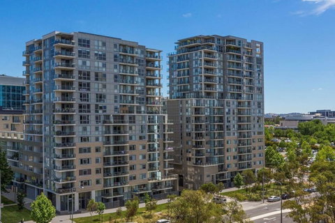 Spacious 1BR Stylish New Acton Apartment +Parking - Geraldton Accommodation 12