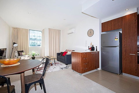 Spacious 1BR Stylish New Acton Apartment +Parking - Geraldton Accommodation 8