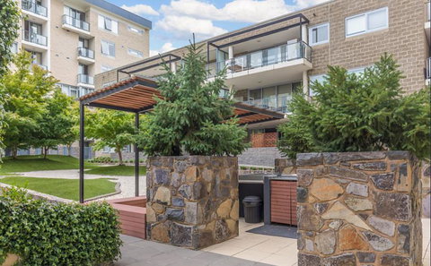 Spacious 1BR Stylish New Acton Apartment +Parking - Geraldton Accommodation 1
