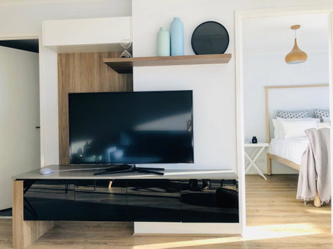 Staying Places - The Avenue - Geraldton Accommodation 9