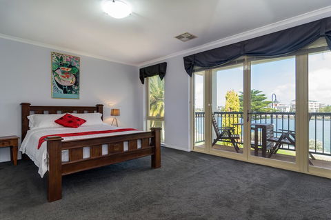 Port Adelaide Harbourside House - Geraldton Accommodation 6