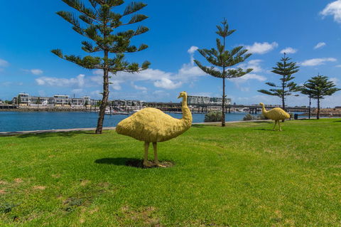 Port Adelaide Harbourside House - Geraldton Accommodation 11