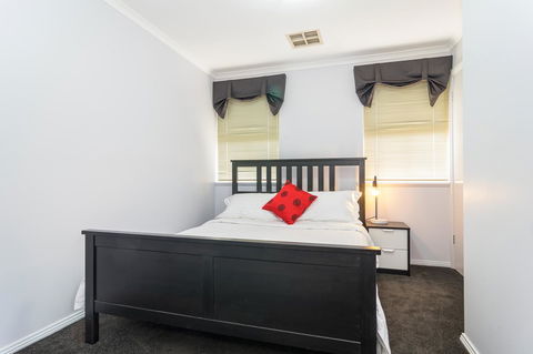 Port Adelaide Harbourside House - Geraldton Accommodation 9