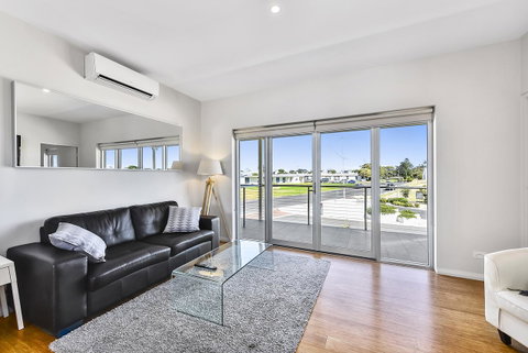 Aloha Waterfront Properties - Geraldton Accommodation 26