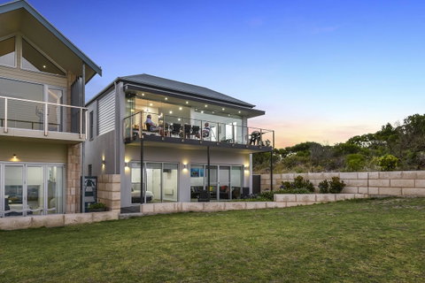 Aloha Waterfront Properties - Geraldton Accommodation 2