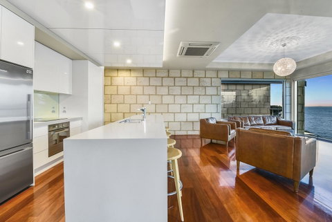 Aloha Waterfront Properties - Geraldton Accommodation 22