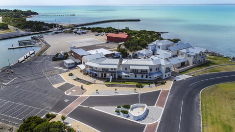 Aloha Waterfront Properties - Geraldton Accommodation 1