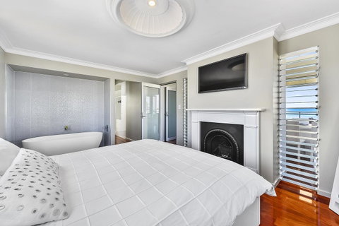 Aloha Waterfront Properties - Geraldton Accommodation 12