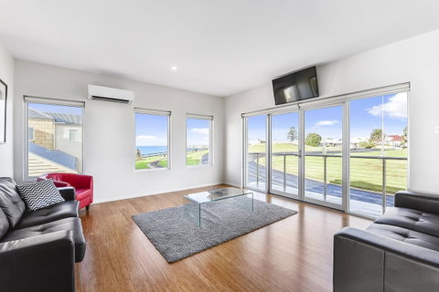 Aloha Waterfront Properties - Geraldton Accommodation 30