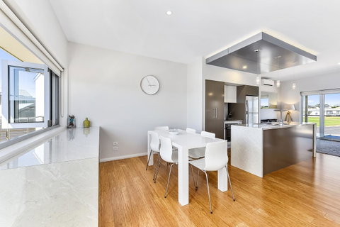 Aloha Waterfront Properties - Geraldton Accommodation 28