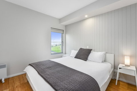 Aloha Waterfront Properties - Geraldton Accommodation 13