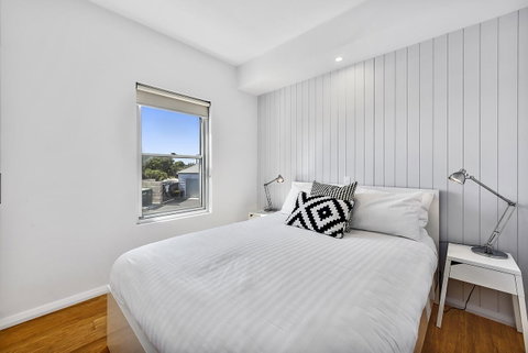 Aloha Waterfront Properties - Geraldton Accommodation 19