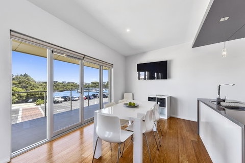 Aloha Waterfront Properties - Geraldton Accommodation 20