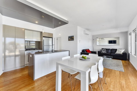 Aloha Waterfront Properties - Geraldton Accommodation 18