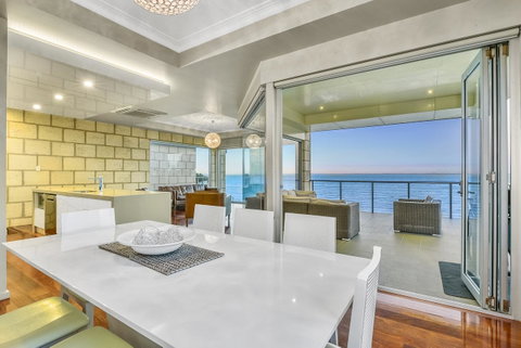 Aloha Waterfront Properties - Geraldton Accommodation 9