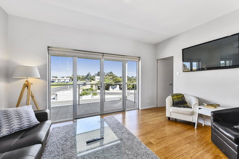 Aloha Waterfront Properties - Geraldton Accommodation 29