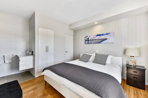 Aloha Waterfront Properties - Geraldton Accommodation 21