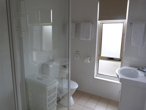 Glenelg Holiday Apartments - Corfu - Geraldton Accommodation 14
