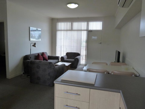 Glenelg Holiday Apartments - Corfu - Geraldton Accommodation 10