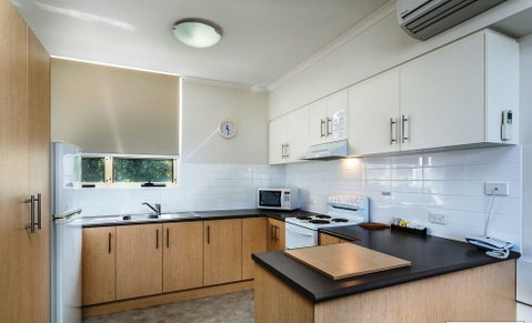 Glenelg Holiday Apartments - Corfu - Geraldton Accommodation 4