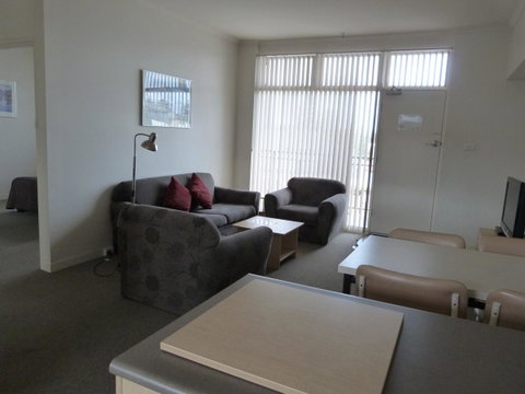 Glenelg Holiday Apartments - Corfu - Geraldton Accommodation 6